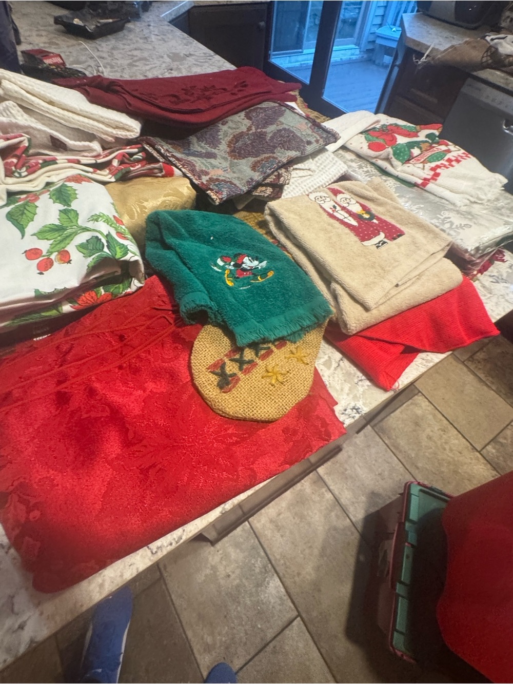 Holiday Kitchen Linen Bundle - Red, Green, Cream, Gold nice Christmas lot a lot